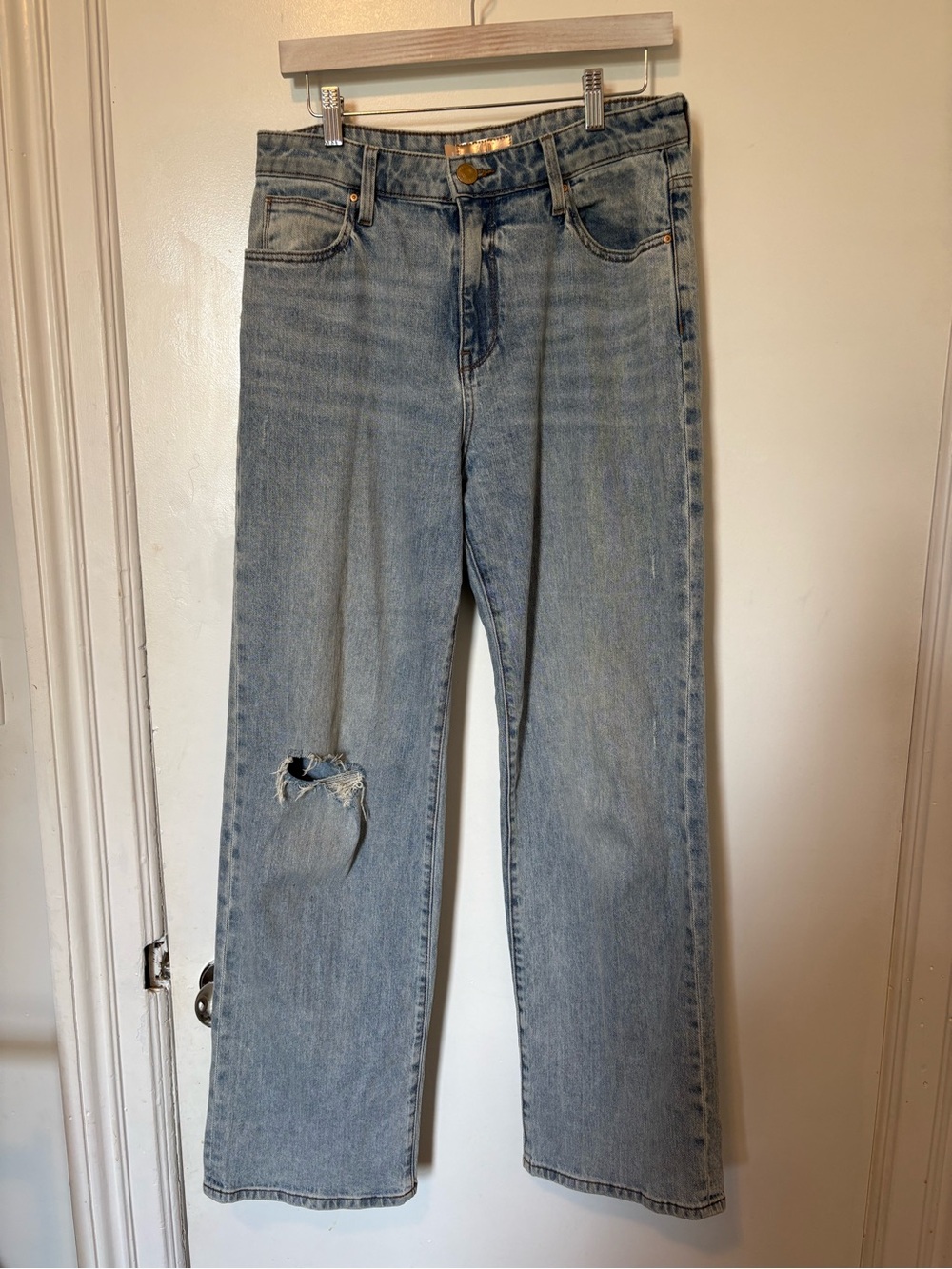 Kut from the Kloth Sienna High rise wide Leg Jeans with Knee Rip